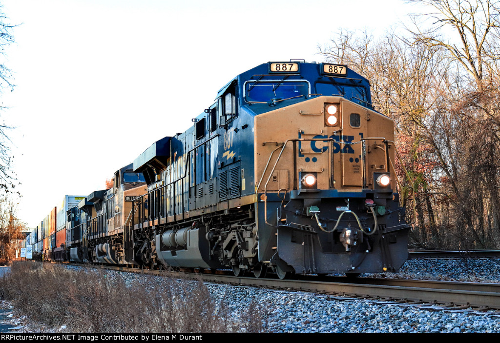 CSX 887 on I-003